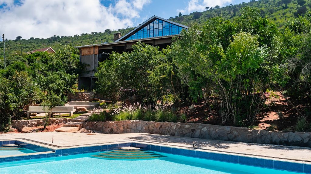 mua hills frontage